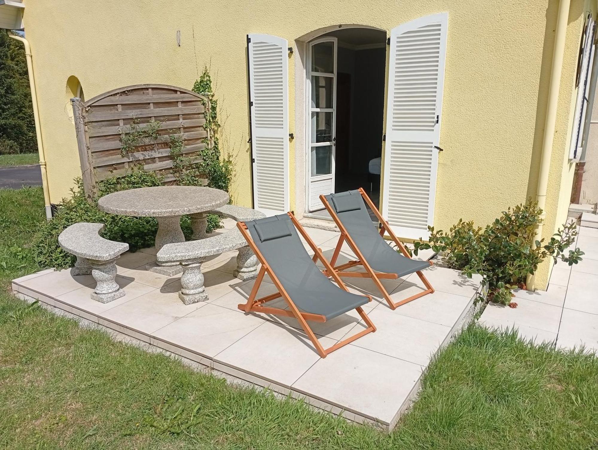 La Fontaine Dort Bed & Breakfast Tessy-sur-Vire Exterior photo